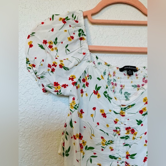 Ambiance Floral Crop Top with cinched Front - Picture 5 of 11
